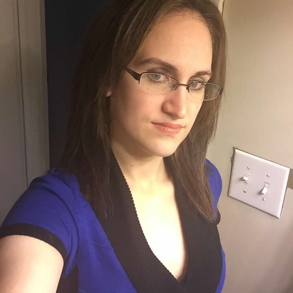 Meet your Posher, Kristen - Picture 1 of 1